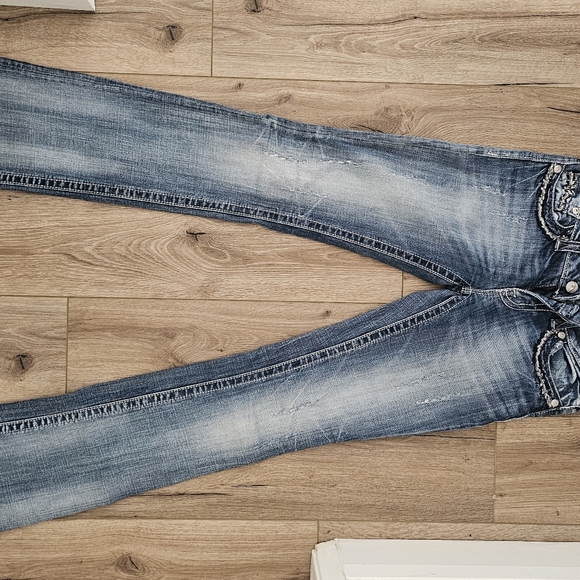 Vintage Miss Me Jeans – Timeless Style with Unique Character - Picture 5 of 8